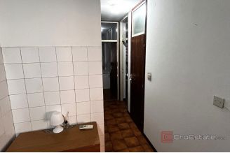 007 2048 48 Split Two bedroom apartment in an excellent location for rent