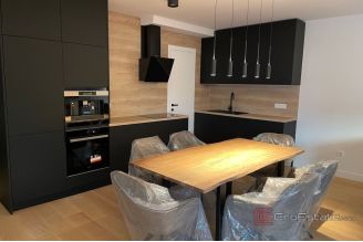 014 1024 35 Opatija Luxury apartment with a sea view for sale