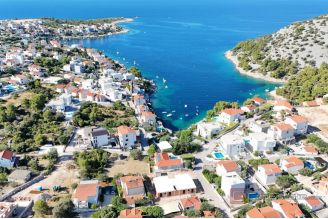 006 2044 62 Rogoznica Apartment with pool and open sea view for sale