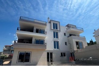 006 2044 62 Rogoznica Apartment with pool and open sea view for sale