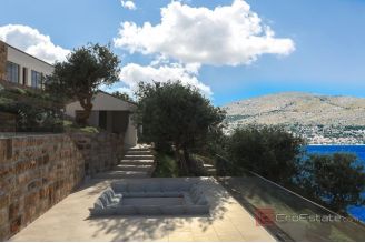 011 2035 249 Ciovo Luxury villa with an open sea view for sale