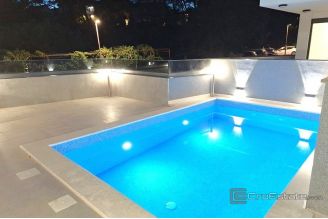 014 2051 26 island hvar apartment in the center of town with parking for sale