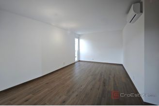 014 2051 26 island hvar apartment in the center of town with parking for sale