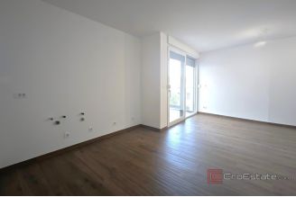 014 2051 26 island hvar apartment in the center of town with parking for sale