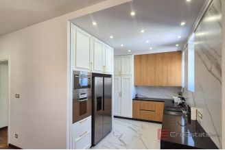 014 1020 21 Zagreb Luxurious three bedroom apartment for sale