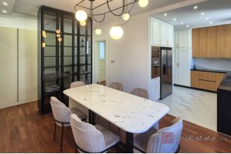 014 1020 21 Zagreb Luxurious three bedroom apartment for sale