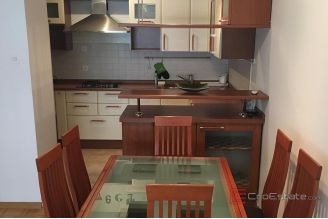 008 1026 13 Zagreb Comfortable apartment with a loggia for sale
