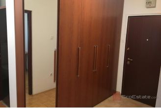 008 1026 13 Zagreb Comfortable apartment with a loggia for sale