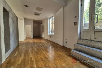 005 2016 668 Split Business premises in a recognizable location for rent