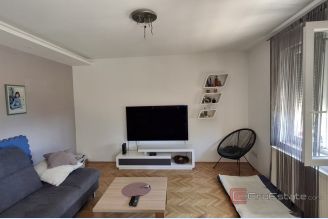 001 2031 198 Split Skrape Three bedroom apartment ewith garage for sale