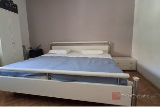 009 2031 198 Split Skrape Three bedroom apartment ewith garage for sale