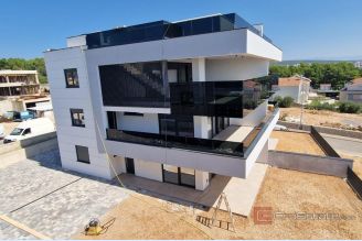 001 1021 24 Krk Modern apartment with a garden for sale