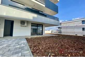 015 1021 24 Krk Modern apartment with a garden for sale