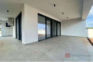 015 1021 24 Krk Modern apartment with a garden for sale