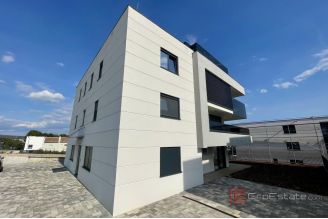 015 1021 24 Krk Modern apartment with a garden for sale