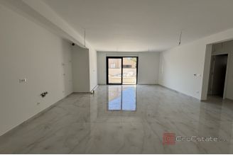 011 2035 254 Ciovo Modern two bedroom apartment with pool for sale 011 2035 254 Ciovo Modern two bedroom apartment with pool for sale