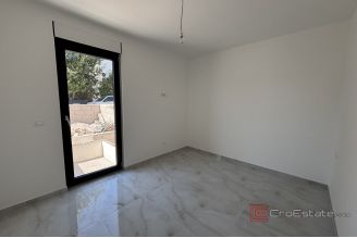 011 2035 254 Ciovo Modern two bedroom apartment with pool for sale 011 2035 254 Ciovo Modern two bedroom apartment with pool for sale