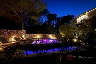 020 2031 199 Hvar Villa with pool and an open sea view for sale1