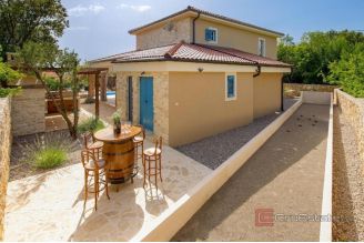 020 1021 26 Krk Luxurious villa with a pool in a quiet location for sale