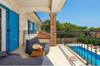 020 1021 26 Krk Luxurious villa with a pool in a quiet location for sale