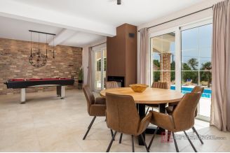 020 1021 26 Krk Luxurious villa with a pool in a quiet location for sale