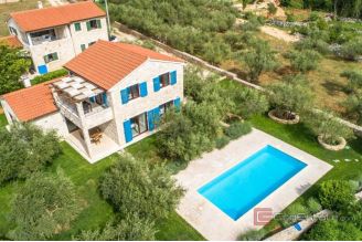 019 1021 27 Krk Luxurious villa with a pool and sea view for sale