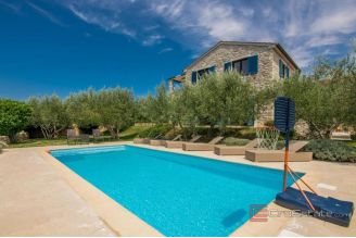 019 1021 27 Krk Luxurious villa with a pool and sea view for sale