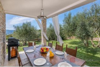 019 1021 27 Krk Luxurious villa with a pool and sea view for sale