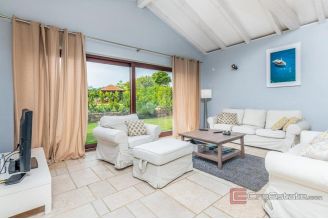 019 1021 27 Krk Luxurious villa with a pool and sea view for sale