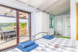 019 1021 27 Krk Luxurious villa with a pool and sea view for sale