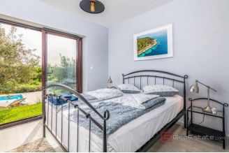 019 1021 27 Krk Luxurious villa with a pool and sea view for sale