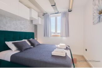 010 1021 28 Krk Three bedroom apartment with sea view for sale