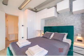 010 1021 28 Krk Three bedroom apartment with sea view for sale