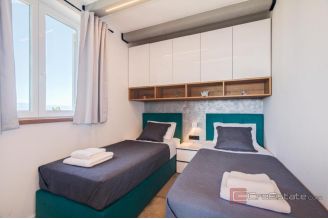 010 1021 28 Krk Three bedroom apartment with sea view for sale