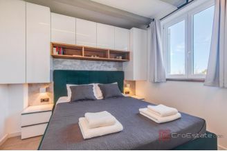 010 1021 28 Krk Three bedroom apartment with sea view for sale