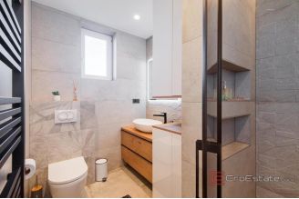 010 1021 28 Krk Three bedroom apartment with sea view for sale