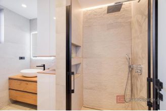 010 1021 28 Krk Three bedroom apartment with sea view for sale