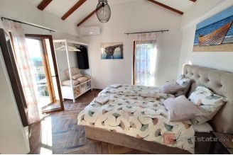 017 1021 30 Krk House with pool for sale