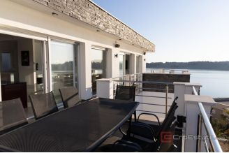 015 1021 31 Krk House by the sea for sale