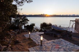 015 1021 31 Krk House by the sea for sale