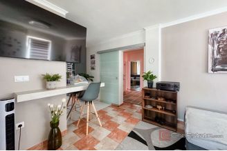 014 2043 179 Pakostane Three bedroom apartment with parking for sale