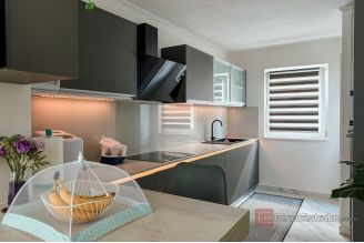 014 2043 179 Pakostane Three bedroom apartment with parking for sale