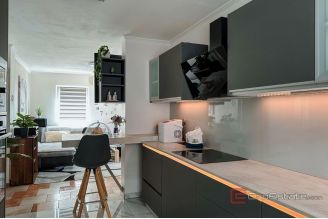 014 2043 179 Pakostane Three bedroom apartment with parking for sale