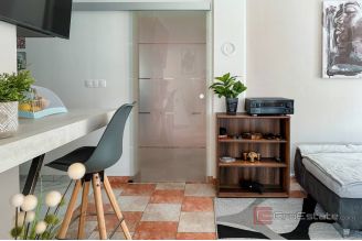 014 2043 179 Pakostane Three bedroom apartment with parking for sale