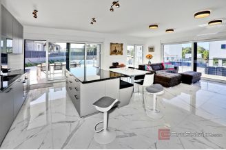 014 1021 33 Krk Modern villa with sea view for sale