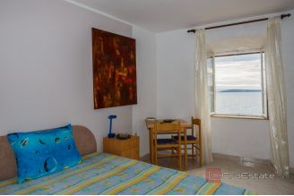 013 2035 256 Kastela Stone residence in the first row to the sea for sale