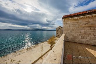 013 2035 256 Kastela Stone residence in the first row to the sea for sale