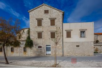 013 2035 256 Kastela Stone residence in the first row to the sea for sale