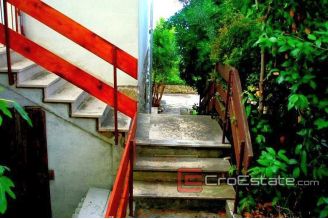 18 4248 30 Brac House For Sale