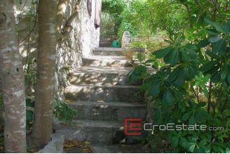 18 4248 30 Brac House For Sale